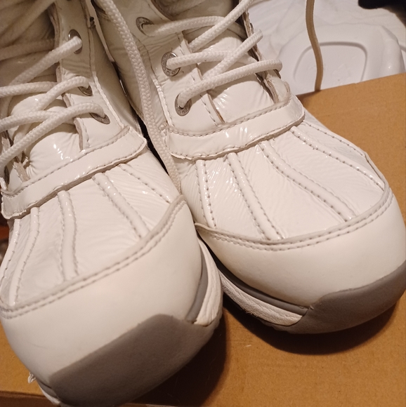 UGGS ADIRONDACK - Picture 8 of 16